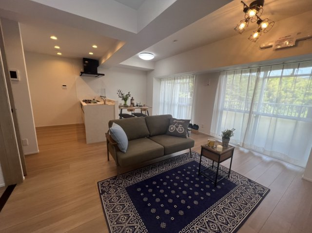 【居間・リビング】ローレルコート桜井南 