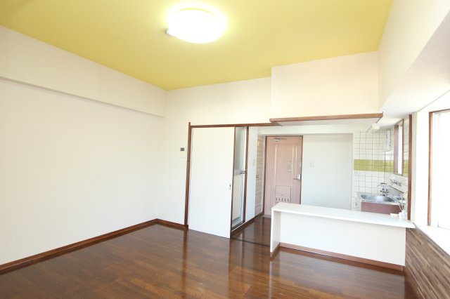 【洋室】 | フローラル新屋敷