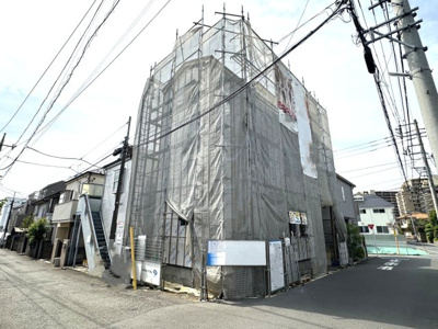 【外観】 | 国分寺市東恋ヶ窪3丁目　全1棟 | 前面道路は車通りも少ないので、小さなお子様がいるご家庭でも安心ですね。