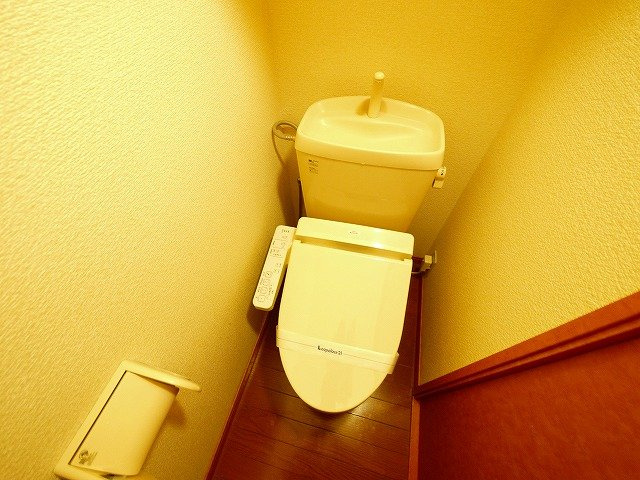 レオパレスソレーユのトイレ|落ち着いたトイレです