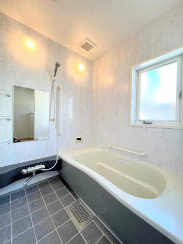 山形市高原町　中古住宅の浴室