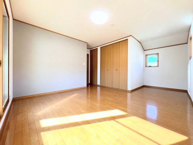 山形市高原町　中古住宅のバルコニー|寝室からゆったり広さのバルコニーへ