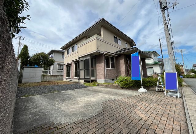 山形市高原町　中古住宅の駐車場|駐車３台可能です。