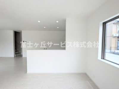 【キッチン】 | 浜松市中央区文丘町 2期 新築一戸建て | 前から見たキッチンです