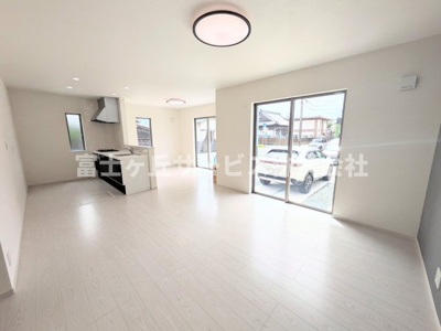 【居間・リビング】 | 浜松市中央区文丘町 2期 新築一戸建て | リビングです