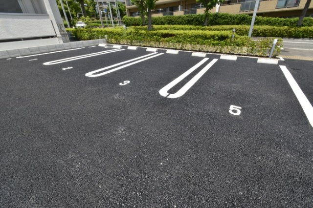 コンフォール長峰A棟の駐車場