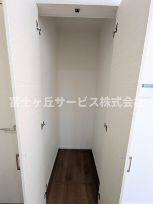 【収納】 | 浜松市中央区葵西1丁目 2期 新築一戸建て | キッチン横の収納です