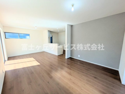 【居間・リビング】 | 浜松市中央区葵西1丁目 2期 新築一戸建て | リビングダイニングです