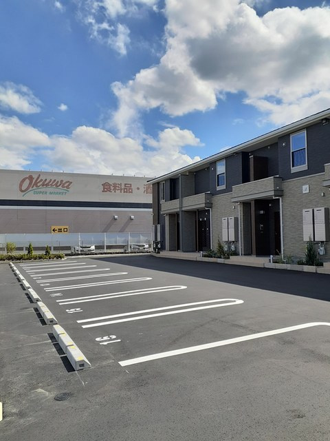 アルモニーBの駐車場