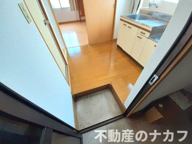 好再来アパートの玄関