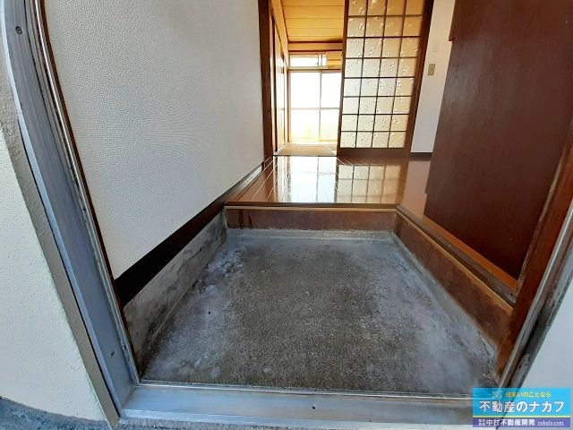 柏原アパートの玄関
