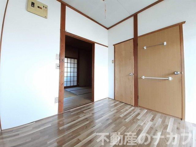 江河アパートの洋室