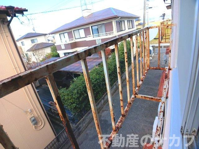 江河アパートのバルコニー|※地震前の写真です