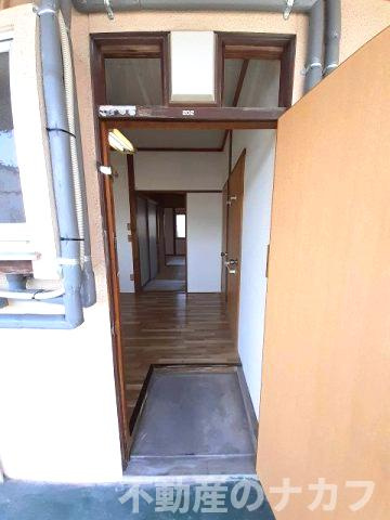 江河アパートの玄関|※地震前の写真です