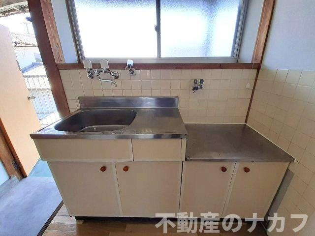 江河アパートのキッチン|※地震前の写真です