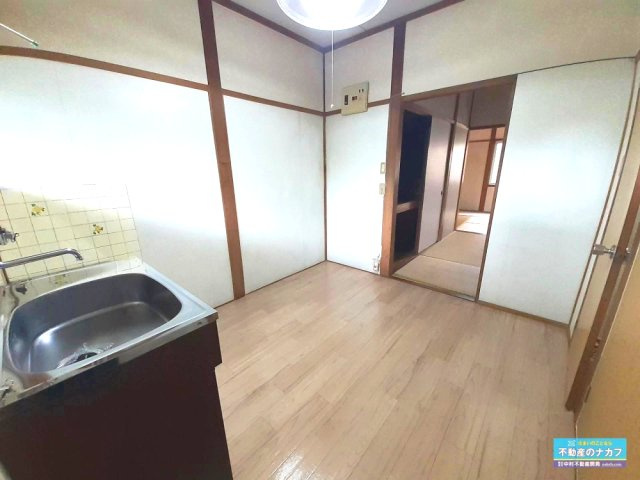 江河アパートの居間・リビング