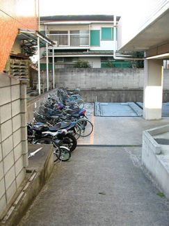 【駐車場】