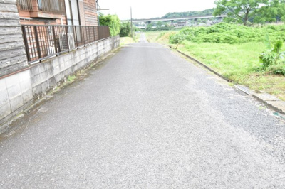 【前面道路含む現地写真】 | 鹿屋市下祓川町　中古戸建(2棟)