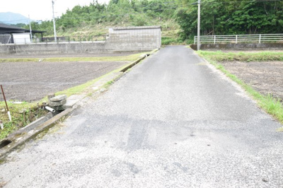【前面道路含む現地写真】 | 鹿屋市下祓川町　中古戸建(2棟)