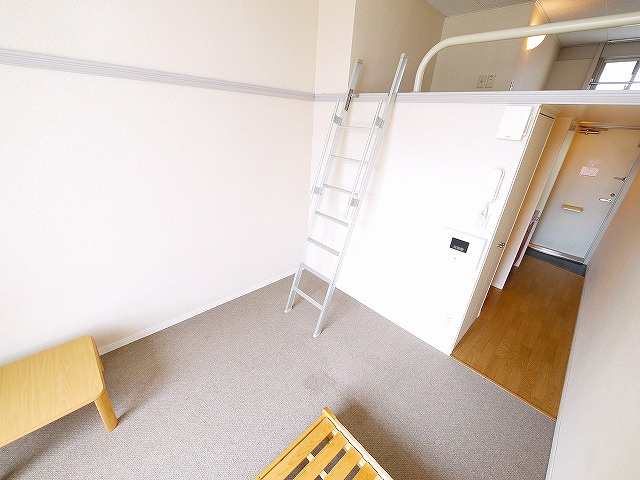 レオパレス秋桜の洋室|きれいな洋室です