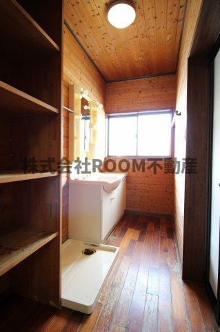 新馬場貸家の洗面所|コンパクトで使いやすい洗面所