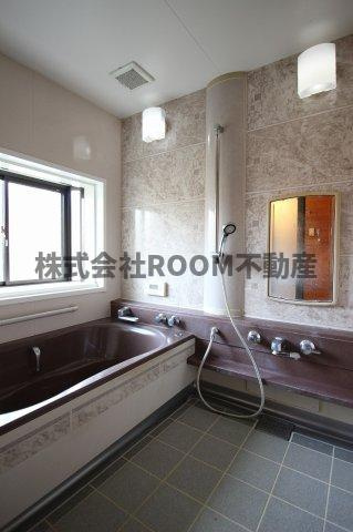 新馬場貸家の浴室|きれいなお風呂です