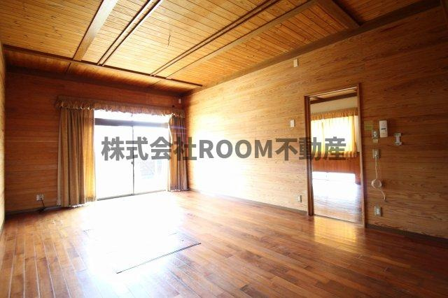 新馬場貸家の居間・リビング|使いやすいリビングです