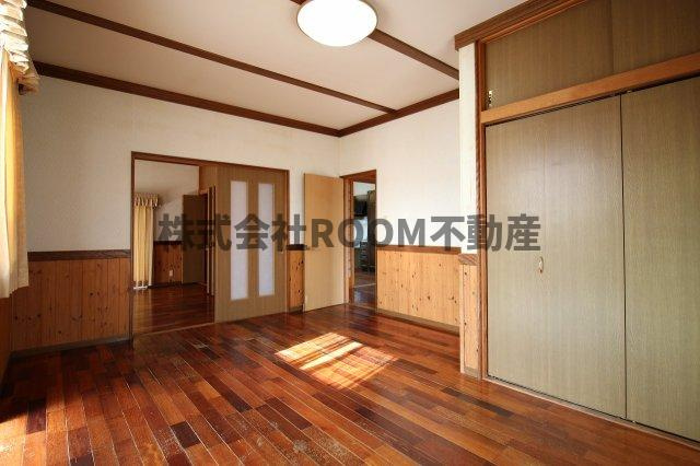 新馬場貸家の洋室|落ち着いた色調の洋室です