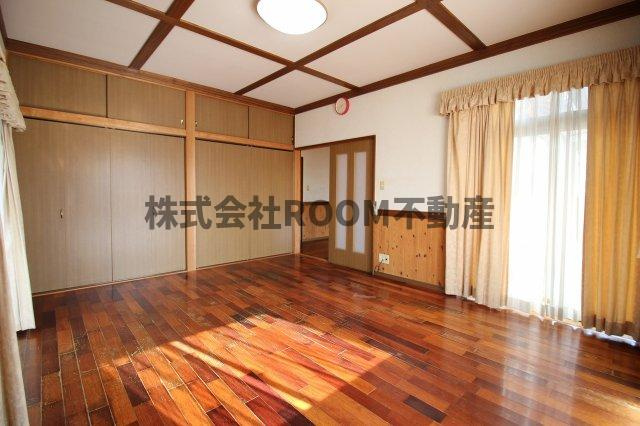 新馬場貸家の寝室|開放的な寝室です