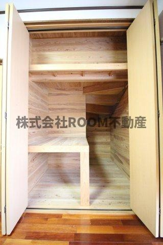 新馬場貸家の収納|ちょっとした収納スペースも充実しています