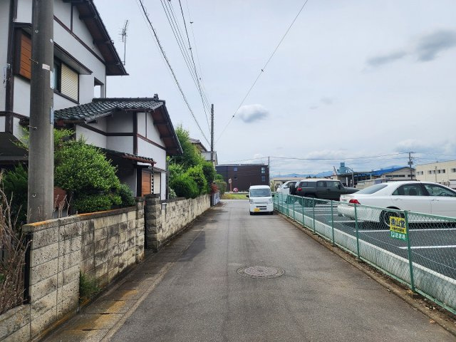 高崎市下中居町　売地の前面道路含む現地写真