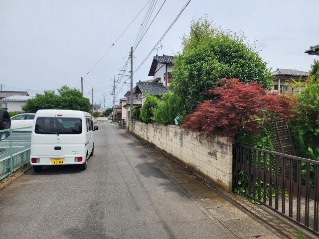 高崎市下中居町　売地の前面道路含む現地写真
