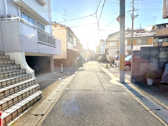 限定１区画新築戸建■完成物件につき即入居ＯＫ■ゆったり４ＬＤＫ■駐車２台可能■伏見区向島中島町の前面道路含む現地写真|前道含む現地