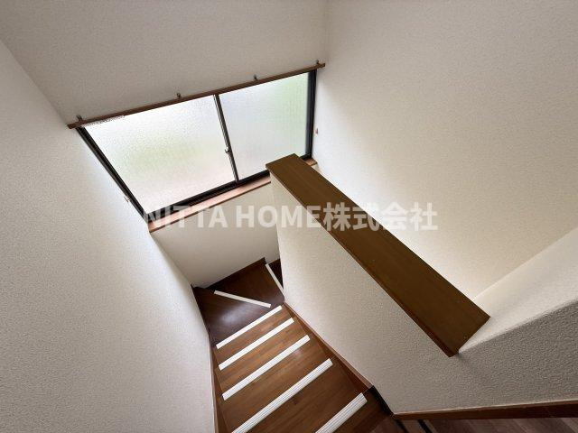 氷上町大崎貸家の内装|階段スペース◆