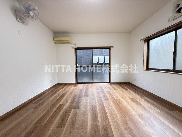 氷上町大崎貸家の居間・リビング|木目がオシャレですね★