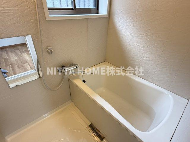 氷上町大崎貸家の浴室|清潔感のあるお風呂です♪