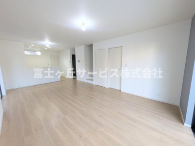 【居間・リビング】 | 浜松市中央区新津町 2期 新築一戸建て | リビングダイニングです