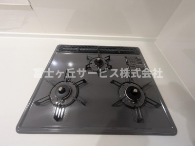 【その他】 | 浜松市中央区新津町 2期 新築一戸建て | 3口コンロがあります