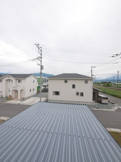 【展望】 | 2階南側洋室6帖より南側を望む