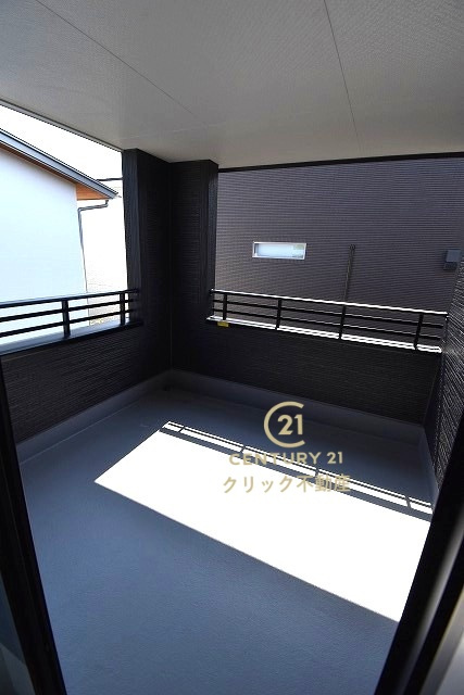 リーブルガーデン  ひたちなか東石川　第13　5のバルコニー|インナーバルコニーなので、外出中の突然の雨でも安心してお洗濯ものを干しておけます！