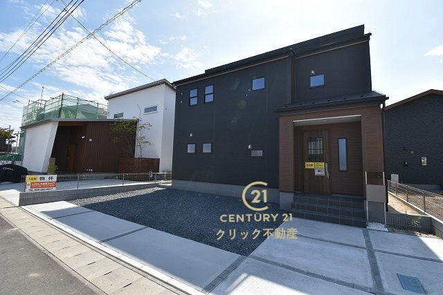 リーブルガーデン  ひたちなか東石川　第13　5の駐車場|駐車場は十分なスペース。ご家族それぞれが車をご所有の場合や、来客の際も安心です。
内覧可能です。ご予約はHPから、またお電話でもお気軽にどうぞ。