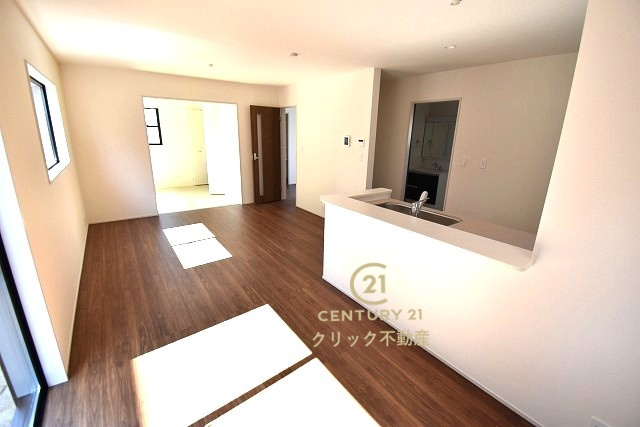 リーブルガーデン  ひたちなか東石川　第13　5の居間・リビング|洗練された明るいLDK。カーテンやラグの色、質感、選ぶ家具などで雰囲気が変わりますので、お好みのインテリアを楽しみましょう♪