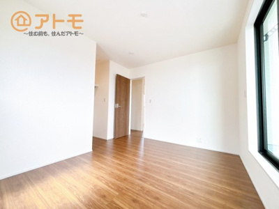 【寝室】 | 富士宮市山宮　新築戸建て　3号棟 | バルコニーが隣接しているので、大きな布団なども楽々干せます！！