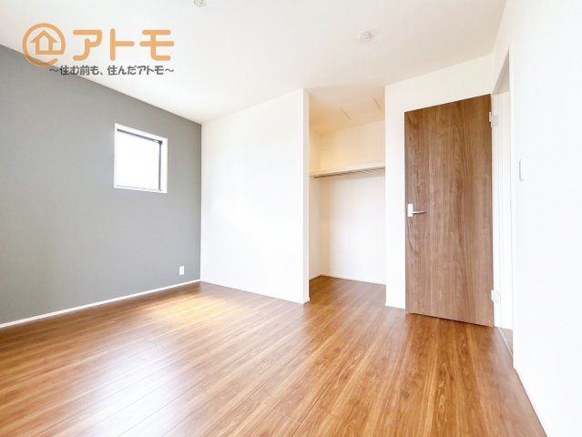 【寝室】 | 富士宮市山宮　新築戸建て　3号棟 | 壁と床がシンプルな色合いだからこそ、自分だけの空間を作ろう♪