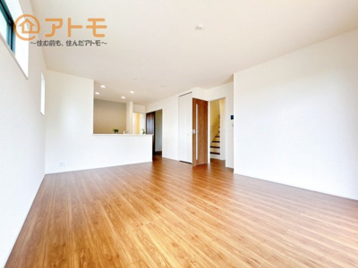 【居間・リビング】 | 富士宮市山宮　新築戸建て　3号棟 | 家族団らんのイメージは、リビングを思い浮かべませんか？リビングこそ広々としたお部屋が良いですね♪