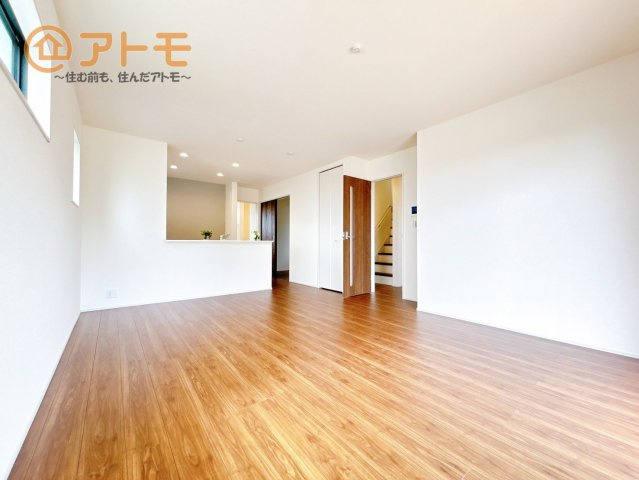 【居間・リビング】 | 富士宮市山宮　新築戸建て　3号棟 | 家族団らんのイメージは、リビングを思い浮かべませんか？リビングこそ広々としたお部屋が良いですね♪