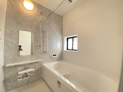 【浴室】 | うるま市上江洲Ⅱ（全4棟）ラストB号棟 | B号棟　浴室換気乾燥機付き♪