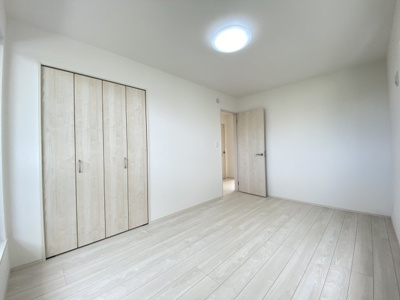 【洋室】 | うるま市上江洲Ⅱ（全4棟）ラストB号棟 | B号棟　洋室6.75帖＋CL付き♪