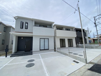 【外観】 | うるま市上江洲Ⅱ（全4棟）ラストB号棟 | B号棟　並列駐車3台可♪