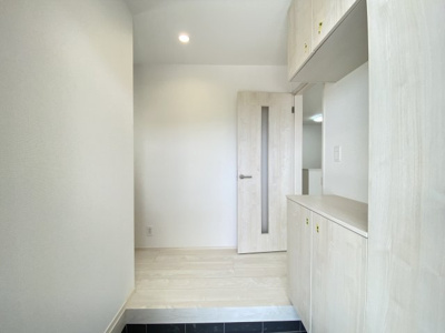 【玄関】 | うるま市上江洲Ⅱ（全4棟）ラストB号棟 | B号棟　